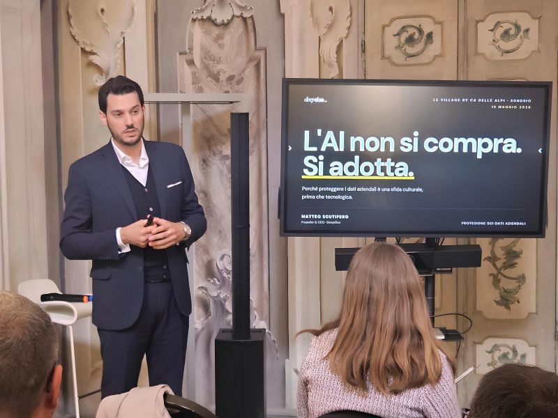 Matteo Scutifero, CEO di DeepElse, durante l'intervento sulla protezione dei dati aziendali a Le Village by CA delle Alpi, Palazzo Sertoli, Sondrio, 13 maggio 2026